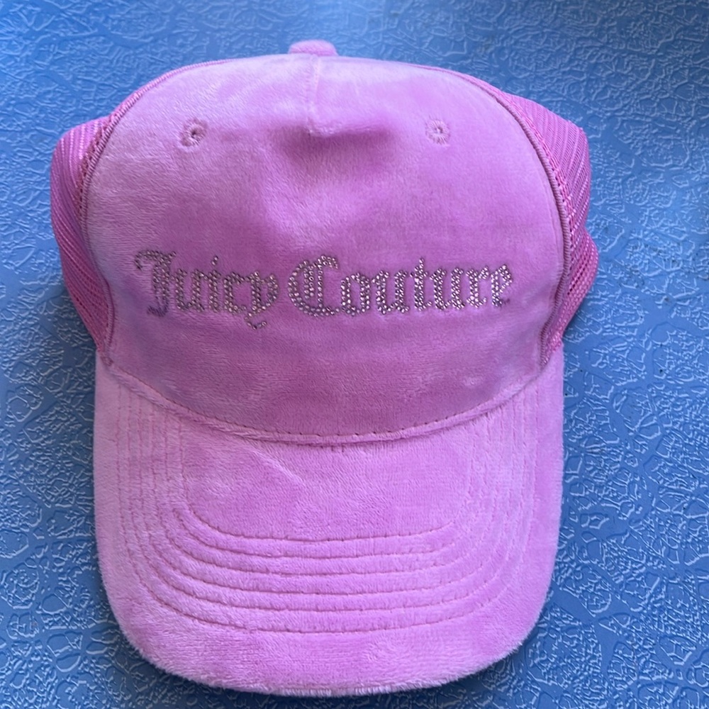 Juicy couture woman’s truckers hat w/velour & mesh, Barbie pink, rhinestones